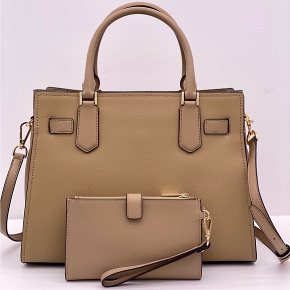 Michael Kors Hamilton
Medium Satchel and
Wallet Set Camel - Picture 3 of 13